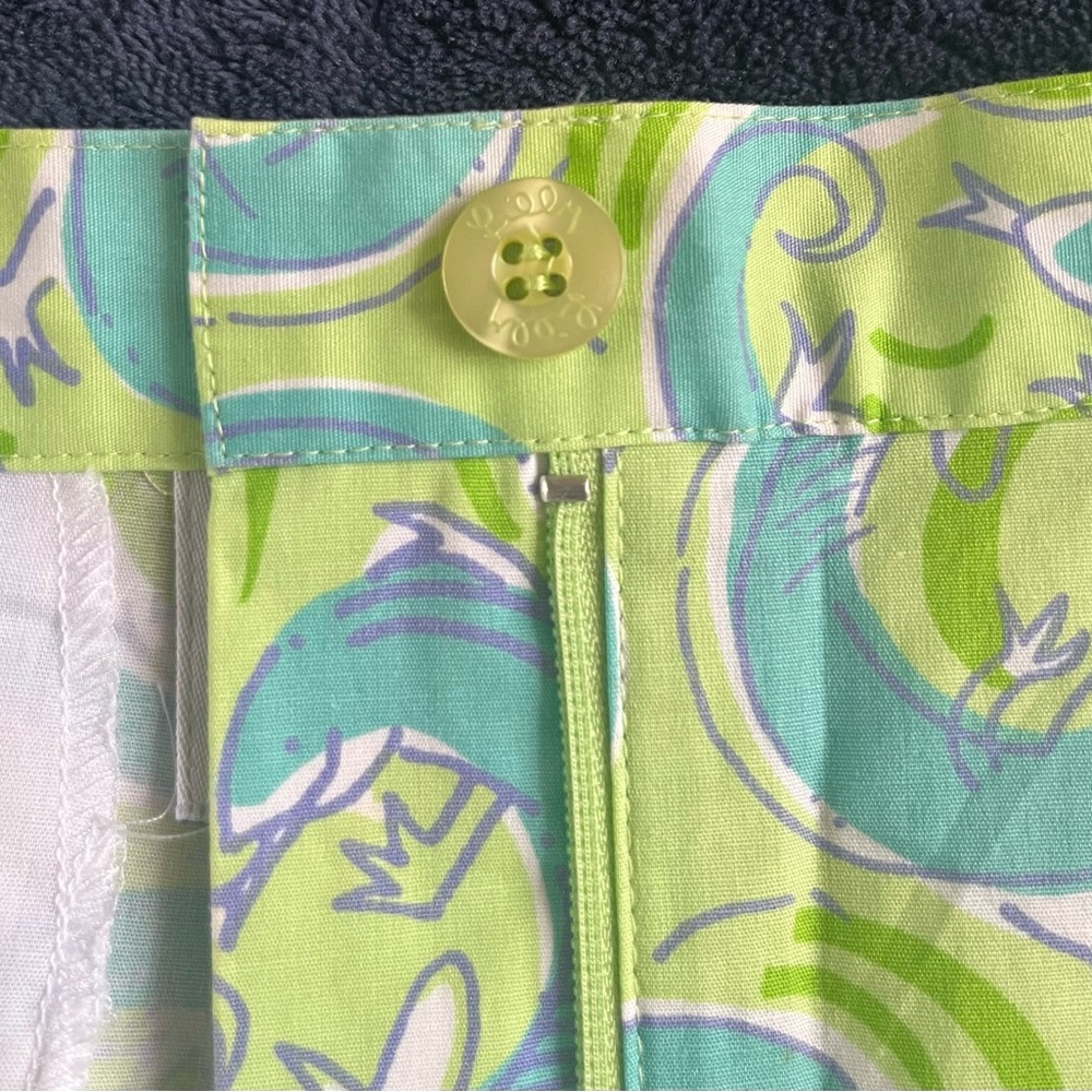 59# Lilly Pulitzer Green and Blue Resort Bermudas - Picture 4 of 10